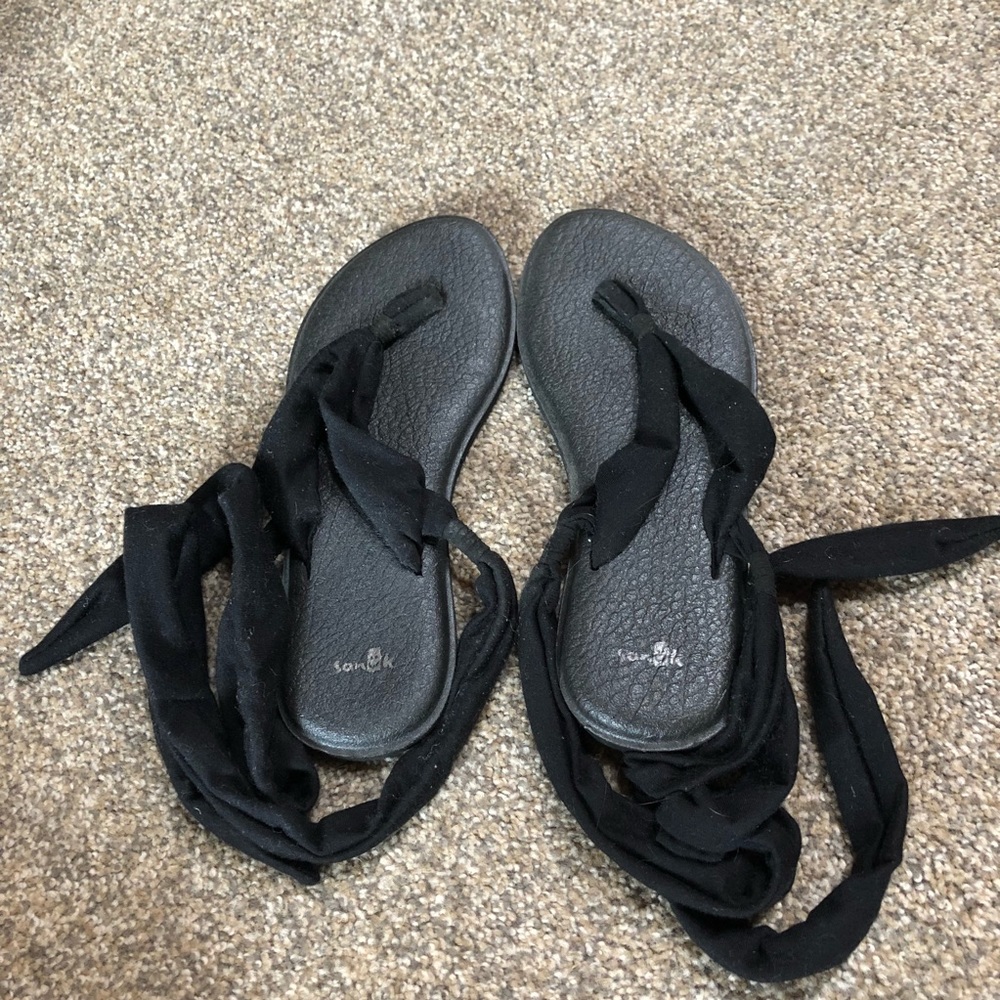 Sanuk black sandals!